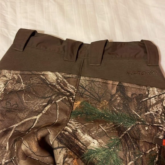 UNDER ARMOUR STORM ,, REALTREE    YTH SZ MED HEAVY DUTY LINED PANTS. - Picture 6 of 9